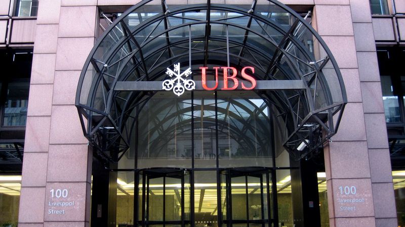 Soud snížil bance UBS pokutu za daňové úniky, zaplatí „jen“ 1,8 miliardy eur